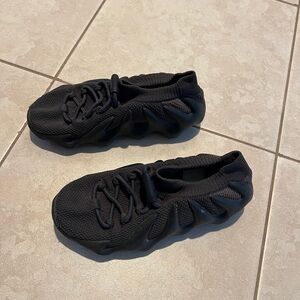 Yeezy 450 Kids 'Dark Slate' -
GY5369. Size 12k